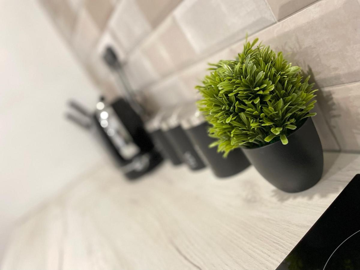 Luxurious 2 Bed Apartment In Heart Of Burnley With Private Parking Экстерьер фото