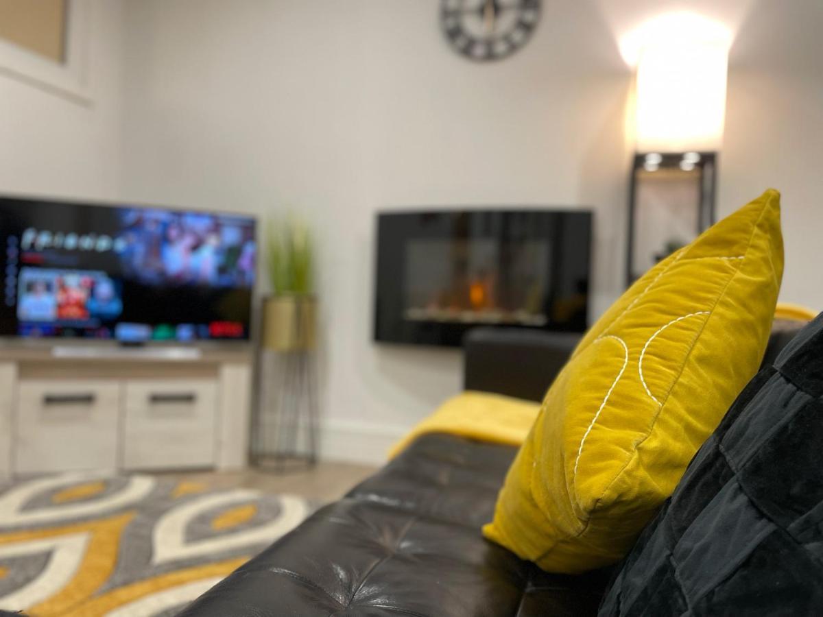 Luxurious 2 Bed Apartment In Heart Of Burnley With Private Parking Экстерьер фото