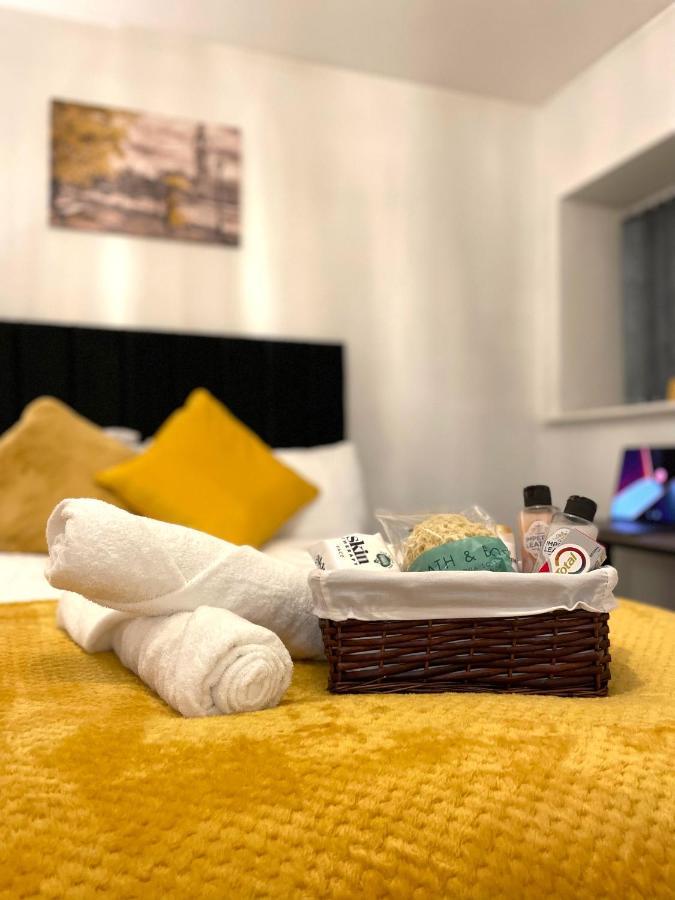 Luxurious 2 Bed Apartment In Heart Of Burnley With Private Parking Экстерьер фото